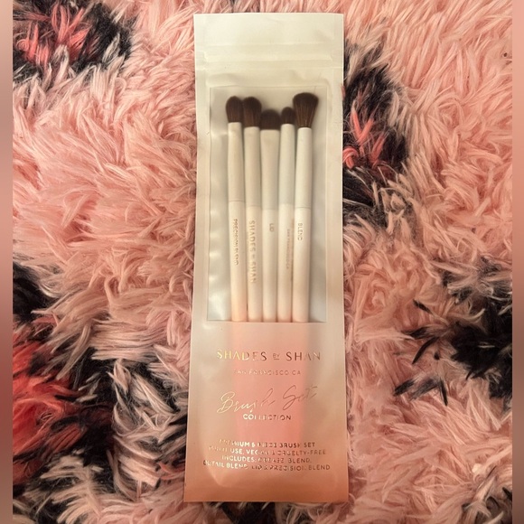 Shades of Shan Pink Makeup Brush Set - Picture 2 of 3